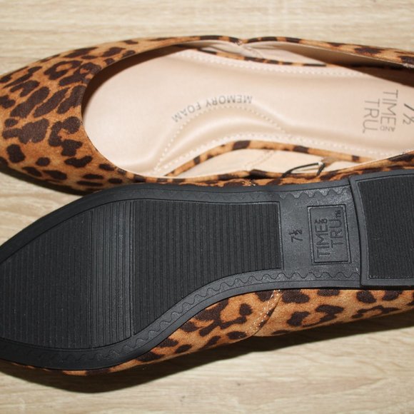 Time And Tru Women's Flats in Leopard Print - Picture 5 of 5